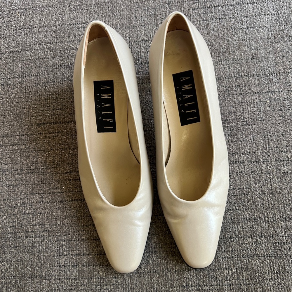 Amalfi Italy Cream Pearl Leather Kitten Heel Pumps Almond Toe Size 9 C Italy